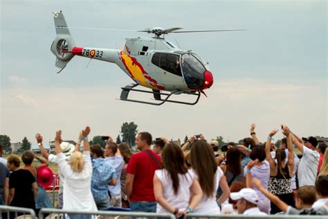 Drugi Dzie Mi Dzynarodowych Pokaz W Lotniczych Air Show W Radomiu