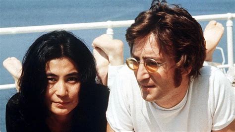 Mark Chapman Minta Maaf Kepada Yoko Ono Atas Kematian John Lennon