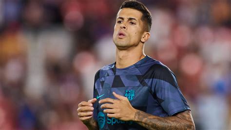 L Ancienne Star Du Bayern Jo O Cancelo Met En Col Re Les Supporters