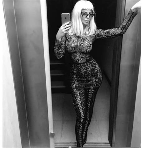 Jelena Karleu A Kakvu Do Sada Niste Videli Tra Ara