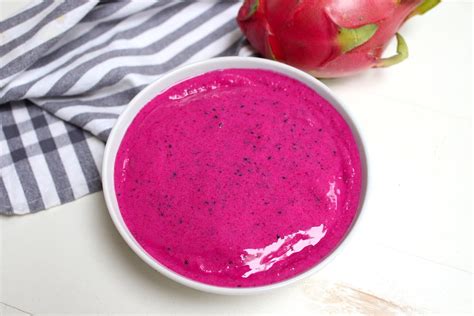 Pitaya Bowl {Dragon Fruit Smoothie Bowl} - TipBuzz