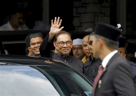 Anwar Ibrahim Dilantik Perdana Menteri Ke 10