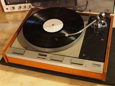 Thorens TD 125 Mk2 Bras SME 3009 Shure V15 Audiolegend