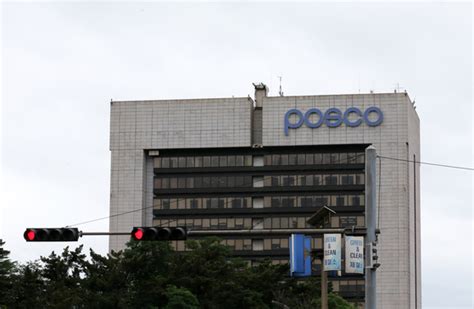 Posco reports first quarterly operating loss