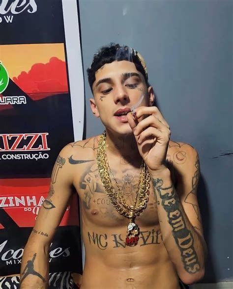 Pin de Igor Faria em meno t Câmera de tirar foto Cantores de rap