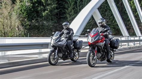 Motorrad Vergleich Yamaha Tracer 9 GT 2021 Vs MV Agusta Turismo Veloce