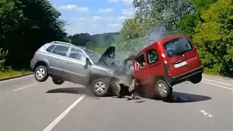 Dashcam Captures Dramatic Head On Collision In Ukraine