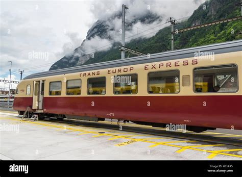 Trans Europ Express SBB RAe TEE II 1053, einem Nostalgiezug 1961 erbaut ...
