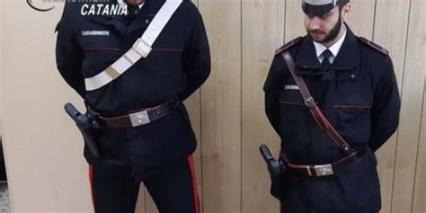 Catania Con Mezzo Chilo Di Hashish Nello Scooter Vede I Carabinieri E