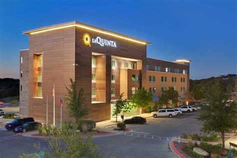 La Quinta Inn & Suites by Wyndham Lakeway | Lakeway, TX Hotels