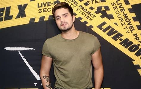 Luan Santana Faz Show E Chama A Aten O Corpo Musculoso Ofuxico