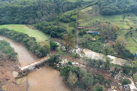 Brazil 11 Dead Thousands Displaced After Floods And Landslides In