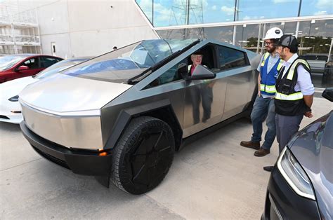 Us Senator Visits Gigafactory Texas Checks Out Tesla Cybertruck