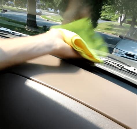 Man Shows How To Super Clean The Inside Of Windshields So They Re Streak Free Every Time Artofit