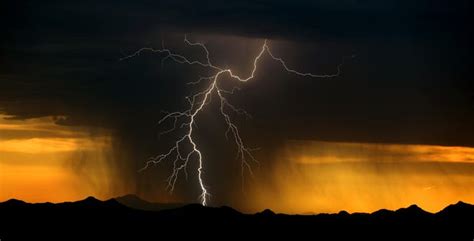 Arizona monsoon 2023 in photos: Dust storms, lightning, flash floods