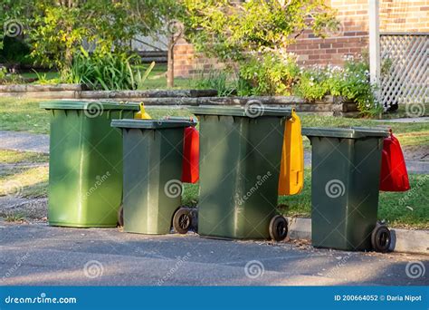 Australian Garbage Wheelie Bins With Colourful Lids For Recycling And