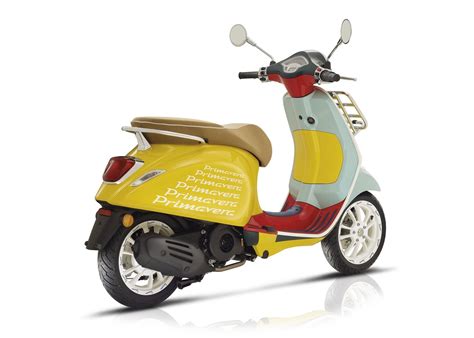 Motorrad Vergleich Vespa Primavera Sean Wotherspoon Vs Vespa