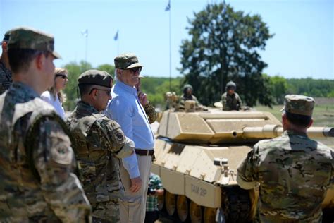 Taiana Supervisó La Muestra Estática Y Dinámica De La Dirección De Arsenales Del Ejército