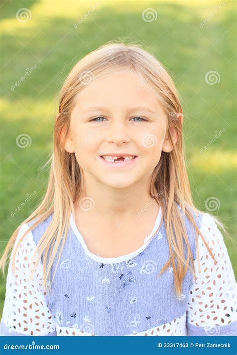 Portrait De Petite Fille Image Stock Image Du Cheveu 33317463