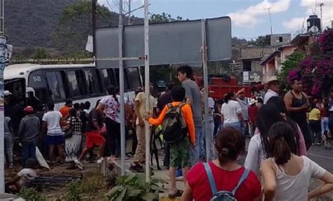 Choque Múltiple Deja 3 Muertos Y 39 Heridos En Malinalco El Universal