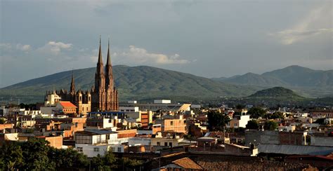 Jaime Ramos Méndez Panorámica de Zamora en Michoacán Templos San