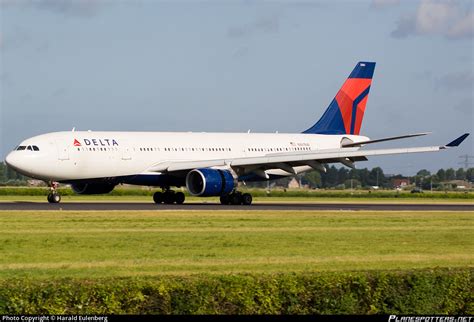 N Nw Delta Air Lines Airbus A Photo By Harald Eulenberg Id