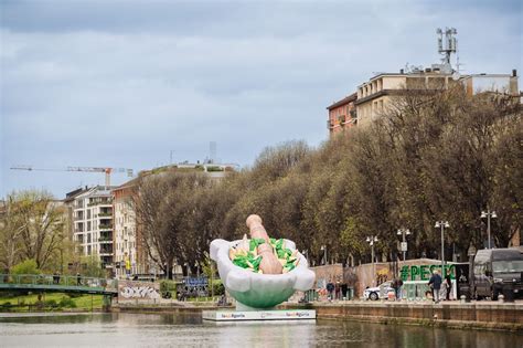 Milano Regione Liguria Il Mortaio Gigante Arrivato In Darsena