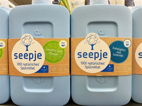 Bouteilles De D Tergent Pour Lave Vaisselle Seepje Avec Des Saphindus