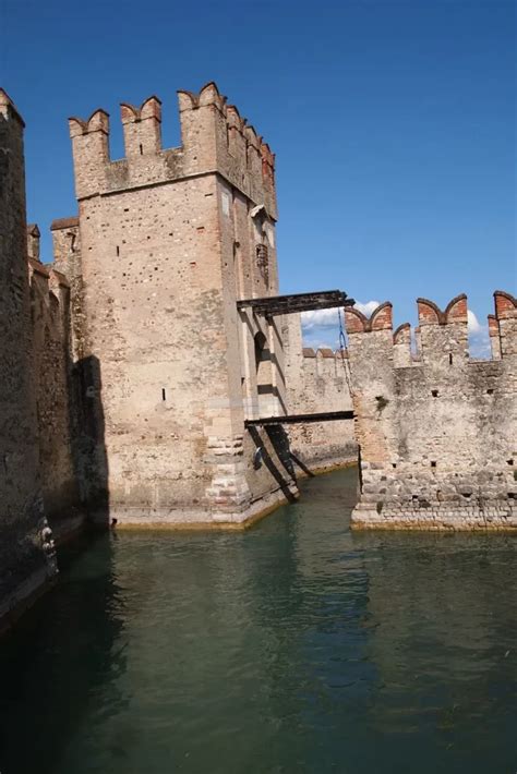 Gardasee Sirmione Sehensw Rdigkeiten Und Karte Europe For Travel