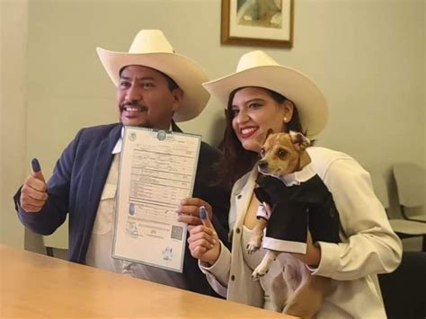 En Boda De Sus Humanos Firma Perrito Como Testigo Megalópolis