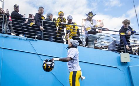 Music City Bowl Photos Archives - The Daily Iowan