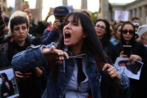 Manifestaciones En Todo El Mundo Contra La Muerte De Mahsa Amin El