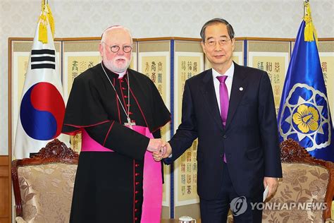 교황청 외교장관 만난 한덕수 총리 연합뉴스