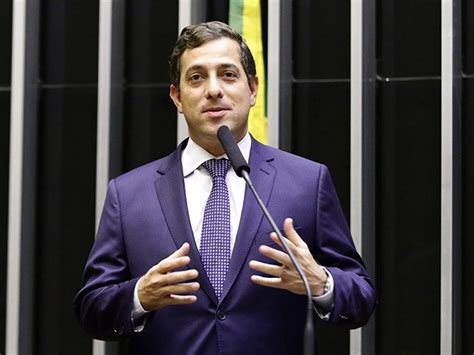 Gervásio Filho relata Projeto que obriga plataformas a pagar por