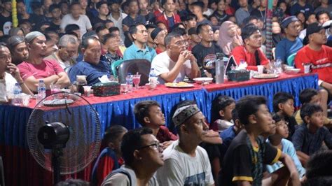 Nobar Indonesia Vs Uzbekistan Bersama Bupati Muratara Warga Senang