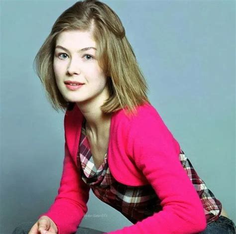 Rosamund Pike Hot And Sexy Bikini Pictures Woophy