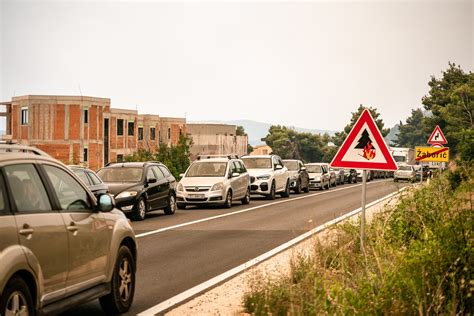 Fotogalerija Vatrogasci I Stanovnici Bore Se S Po Arom U Greba Tici