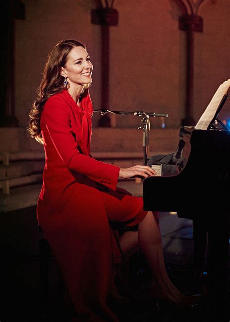 Kate Middleton Plays Piano During Christmas Tv Special Us Weekly