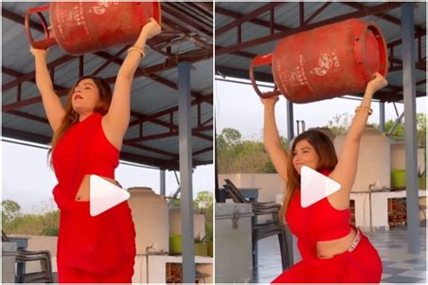 Woman Wearing Red Saree Performs Squats By Lifting A Cylinder Netizens Are Impressed Watch