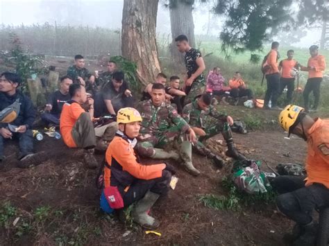 Bpbd Kota Solok Kirim Personel Bantu Evakuasi Pendaki Gunung Marapi