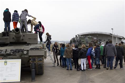 Bundesheer Aktuell Welser Schüler besuchen Panzerbataillon 14