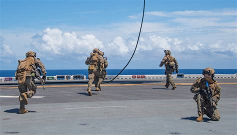 Dvids Images St Marine Expeditionary Unit Meu Fast Rope Aboard