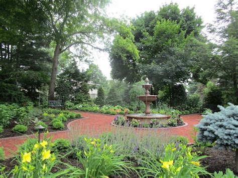 Parterre Garden With Fountain Stark County Landscaping