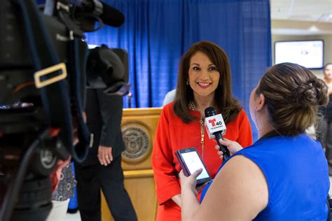 T Rex Named Sue Joins Utrgv In Celebrating 15th Anniversary Of Hestec