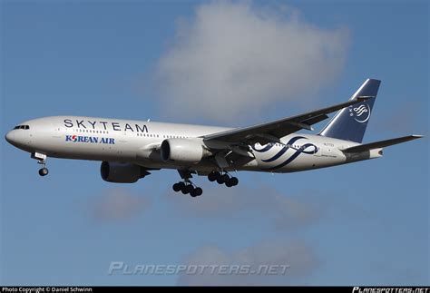 HL7733 Korean Air Boeing 777 2B5ER Photo By Daniel Schwinn ID 922951