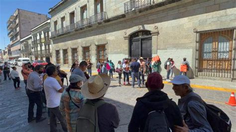 Pobladores De Xiacui Protestan En Palacio De Gobierno Y Cierran Calles