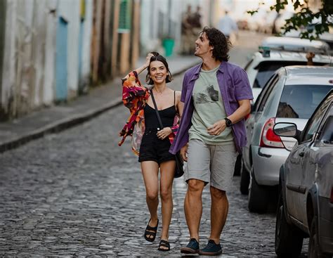 Manu Gavassi e Rafael Infante são um casal no trailer do filme Não Tem