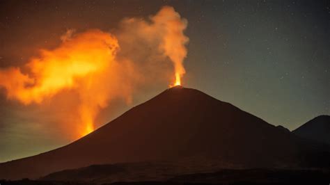 Volcán Pacaya de Guatemala aumenta su actividad con explosiones de 300