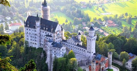 video travel guide: Neuschwanstein Castle History and Facts