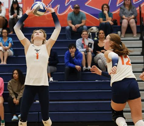 Aztecs Volleyball Snags First Set But Fall In Four Games To No 1